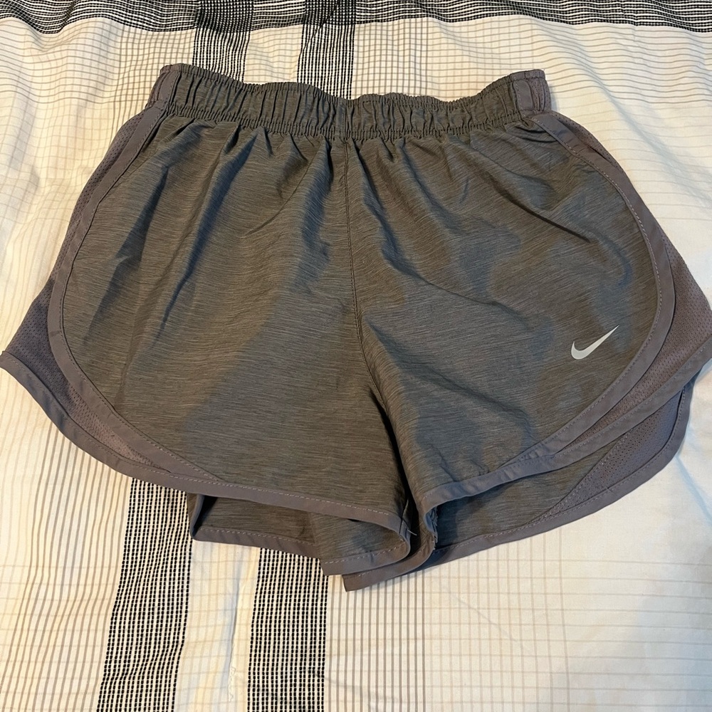 Women's Nike Tempo Dri-FIT Mid-Rise 3-in. Running Shorts